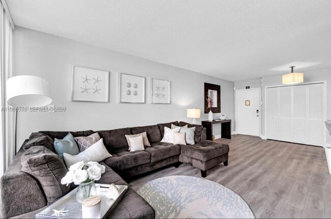 Building Photo - 830 NW 87th Ave