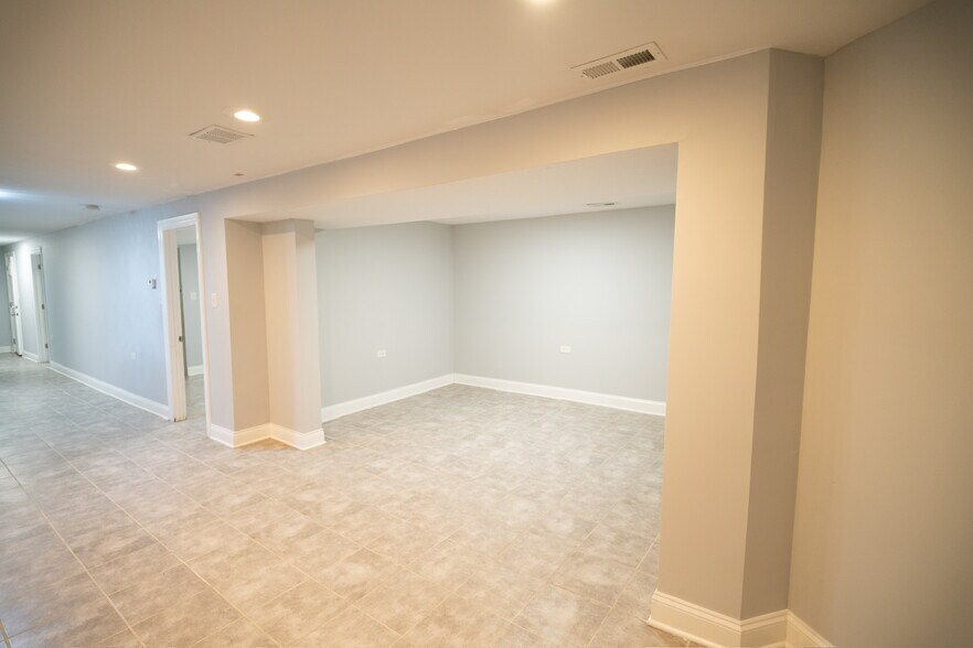 Building Photo - 7522 S Langley Ave