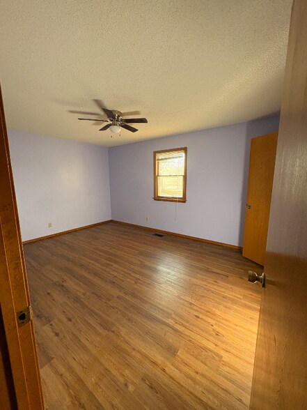 Building Photo - 1035 McClure Ln