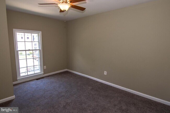 Building Photo - 5404 Helm Ct