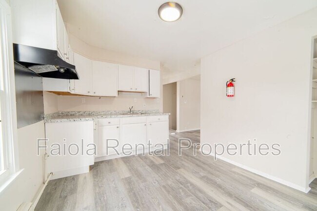 Building Photo - 202 N 7th St