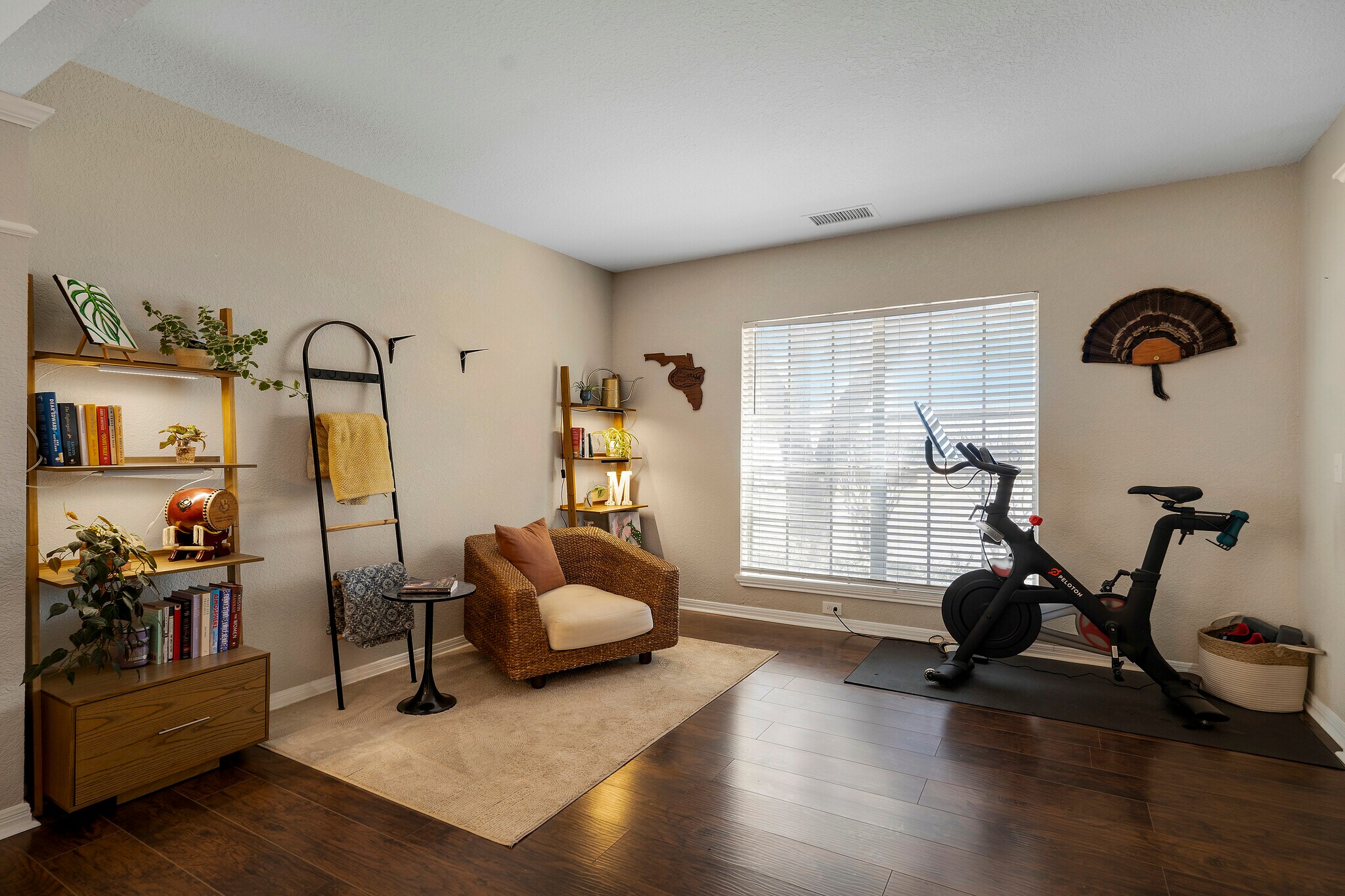 Building Photo - 10331 Mustang Rdg