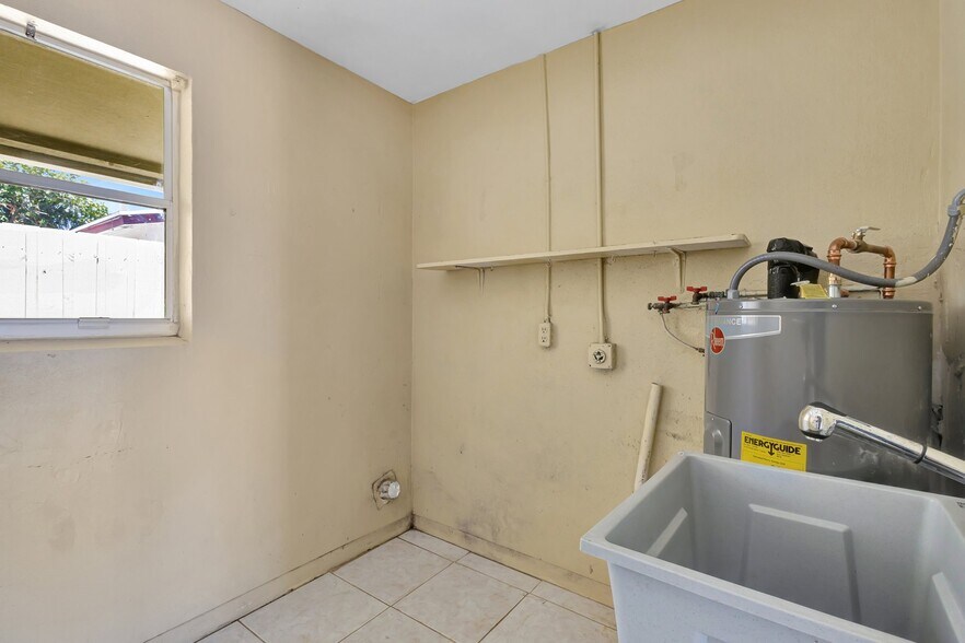 Building Photo - 212 Palmetto Dr