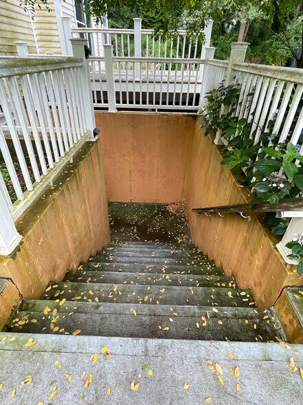 The stairs leading to the separate apartment door. (2/3) - 18 Old Neck Ct
