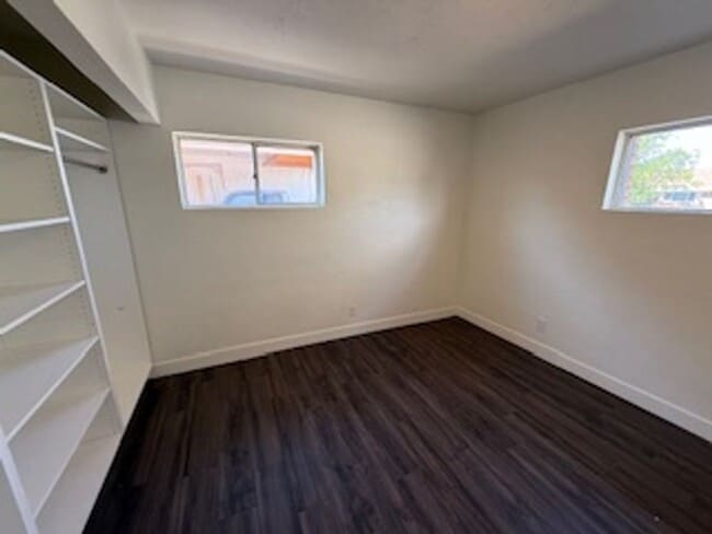 Building Photo - 1318 Park Dr