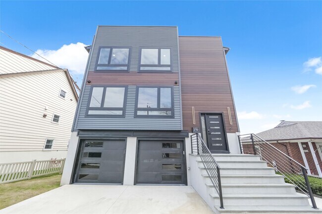 Building Photo - 270 Lafayette Ave