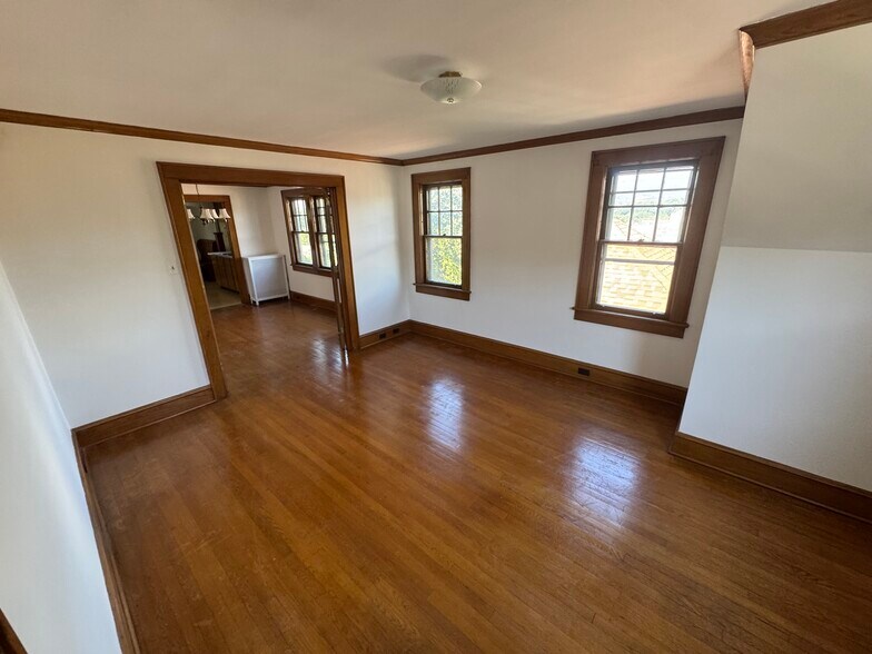 Building Photo - 1002 Fisk St