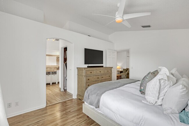 Building Photo - 6074 Las Colinas Cir
