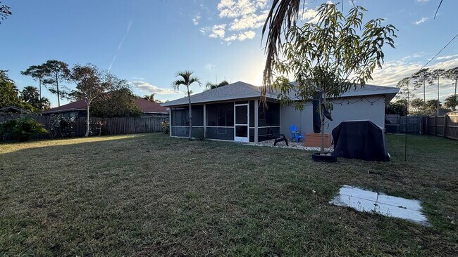 Building Photo - 3647 SW Ballweg St