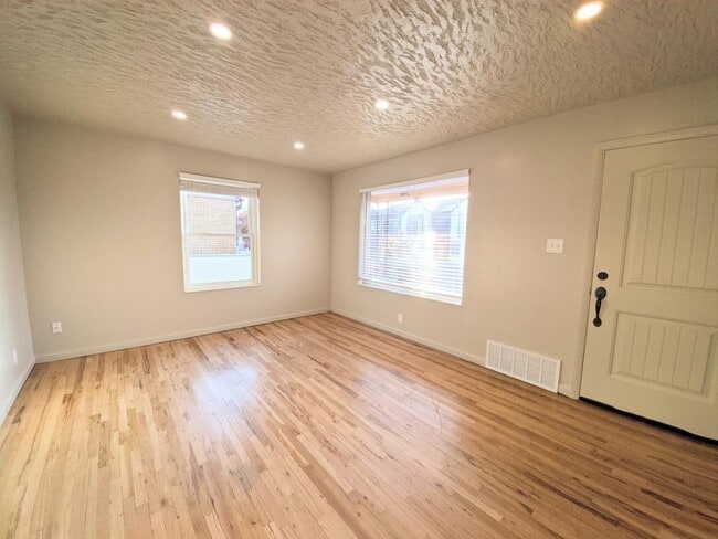 Building Photo - 3854 Jefferson Ave