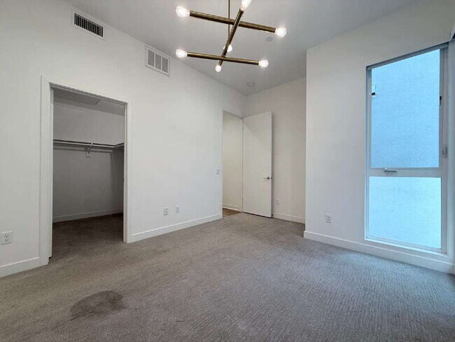 Building Photo - 10917 1/2 Otsego St