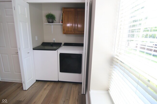 Building Photo - 730 High Dr