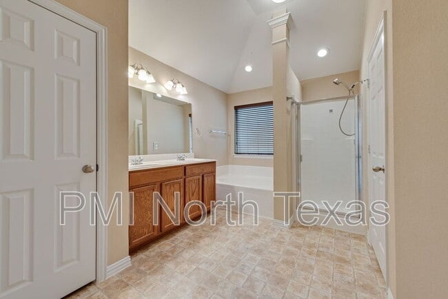 Building Photo - 1732 Bluebird Dr