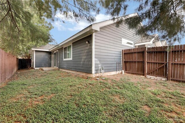 Building Photo - 308 N 17th St