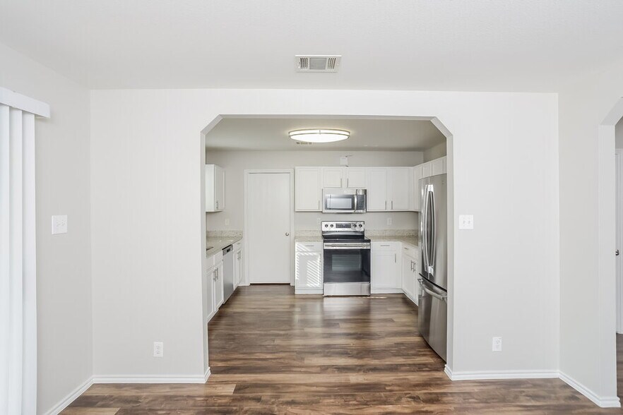 Building Photo - 207 Cedron Chase