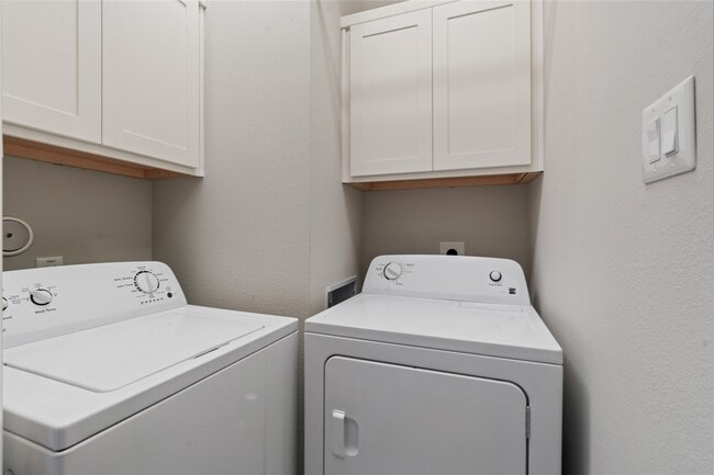 Building Photo - 6759 Highclere Manor Ln