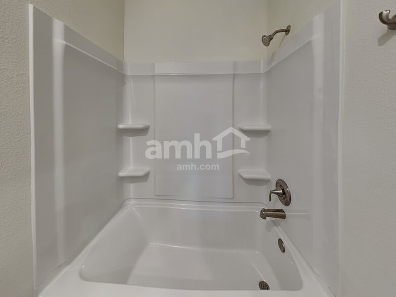 Building Photo - 5958 Sycamore Pl St