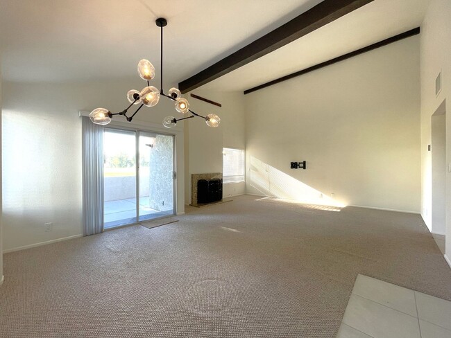 Building Photo - AVAILABLE NOW! BEAUTIFUL 2 Bed 2 Bath Cond...