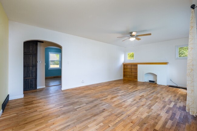 Building Photo - Cute midtown home for rent - pet friendly