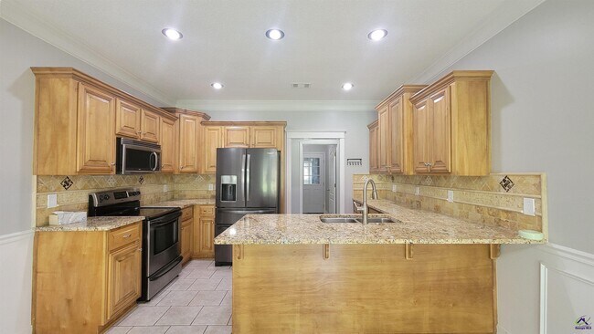Building Photo - 203 Duke Ln