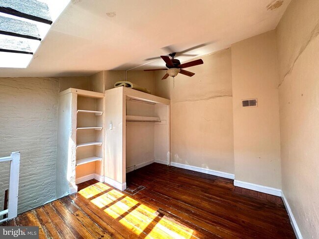 Building Photo - 623 S American St