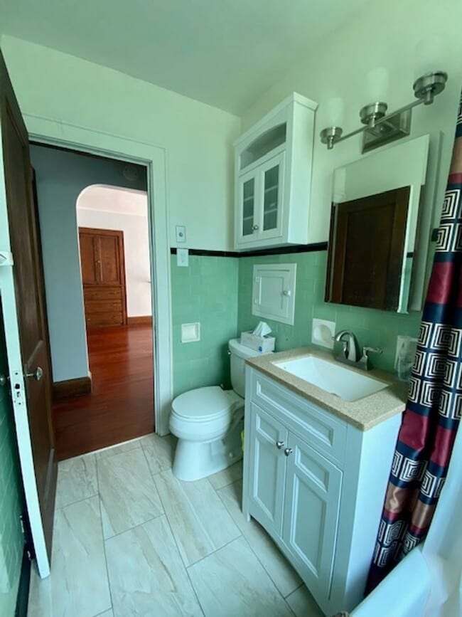 Building Photo - Charming 2 Bedroom 1 Bath Single Family Home!