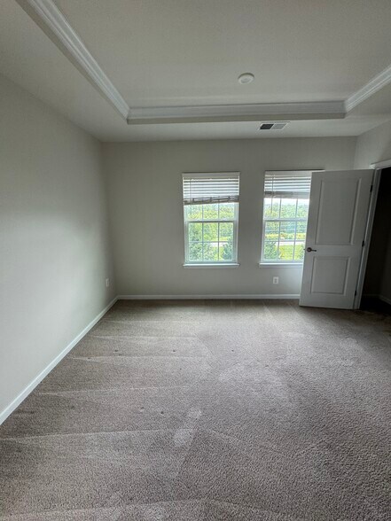Building Photo - 2081 Elm Tree Ct