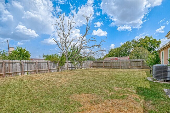 Building Photo - Coming soon! Affordable spacious 4BD/2BA single-family house!