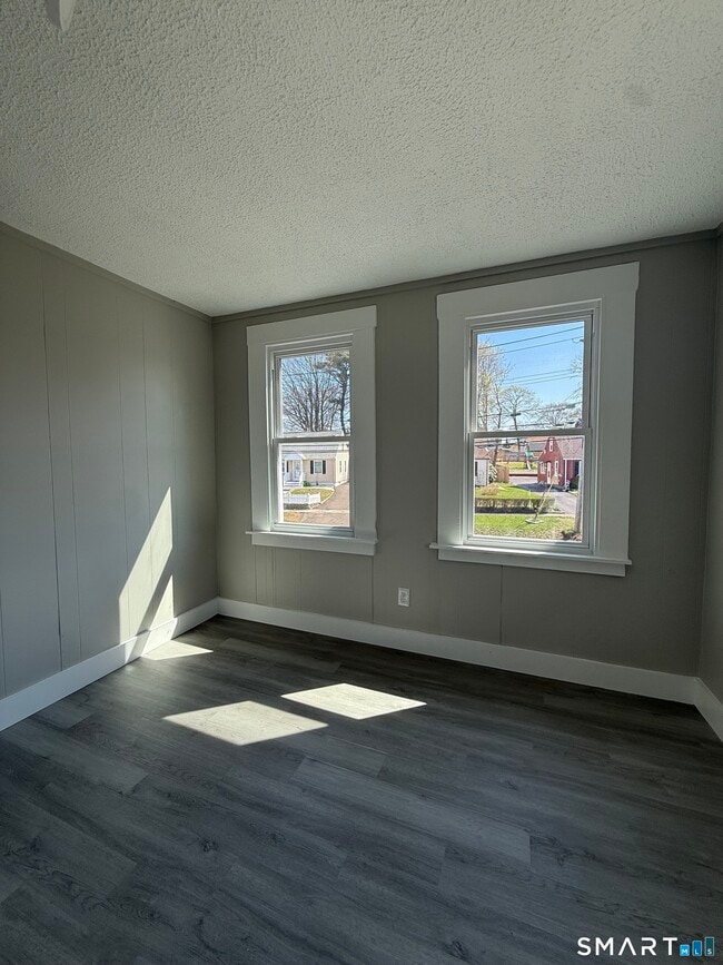 Building Photo - 420 Short Beach Rd