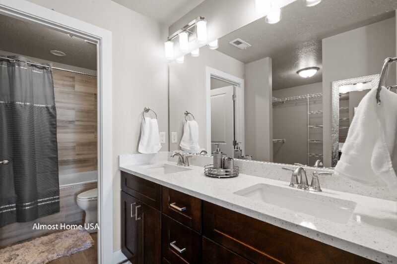 Building Photo - 572 Lewski Ln