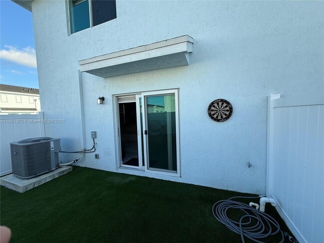 Building Photo - 1020 NW 5th Terrace