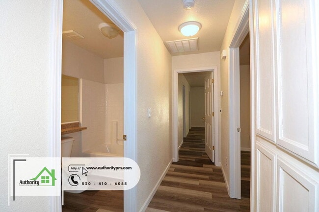 Building Photo - 3757 Main St