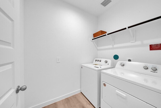 Building Photo - 4334 Camden Lakes St