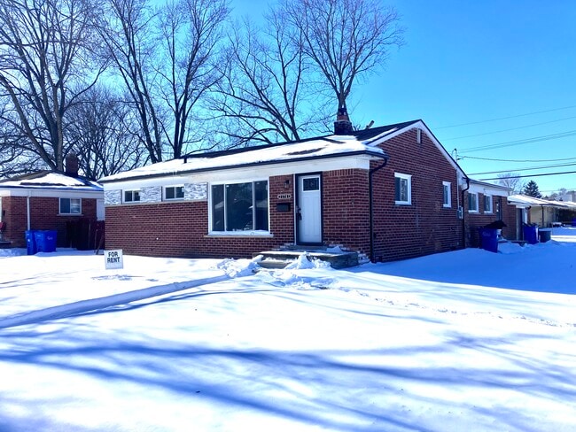 Building Photo - 21781 Logue Ave