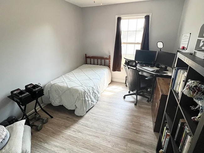 Building Photo - 15 Colossians Ct