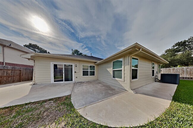 Building Photo - 16510 Barker Ranch Ct
