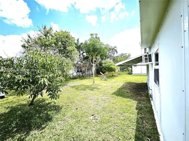 Building Photo - 1040 NW 73rd Terrace