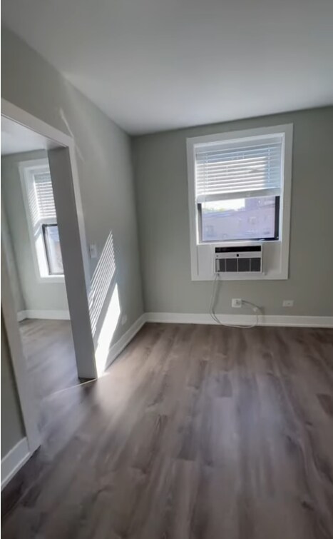 Building Photo - 515 W Belmont Ave