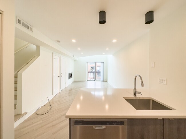 Building Photo - 949 W Grace St