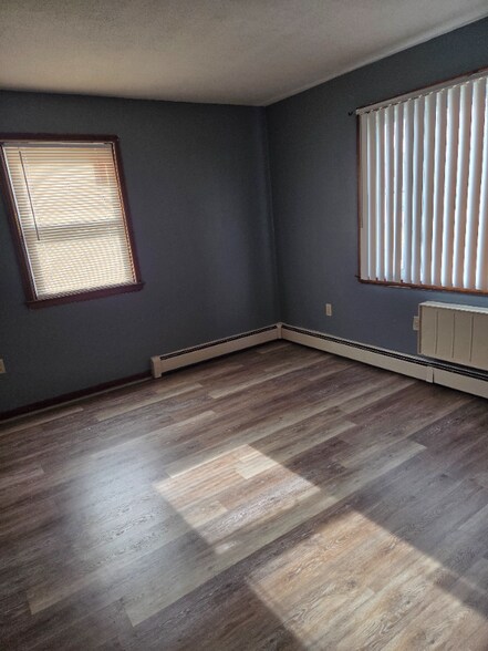 Building Photo - 76 William St