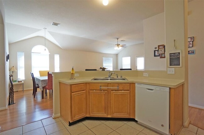 Building Photo - 25115 Clover Ranch Dr
