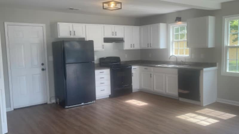 Building Photo - 3221 Summit Ave