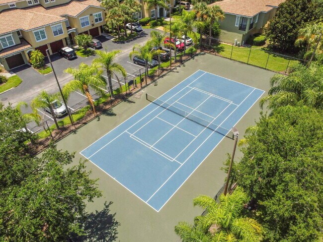 Building Photo - Las Palmas One-Bedroom townhouse with garage