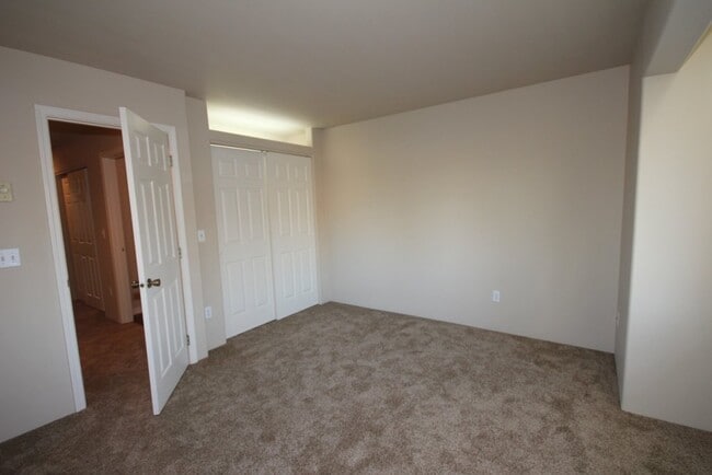 Building Photo - 144 3rd St W