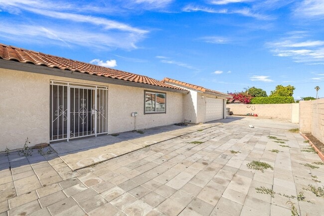 Building Photo - 33515 Wishing Well Trail