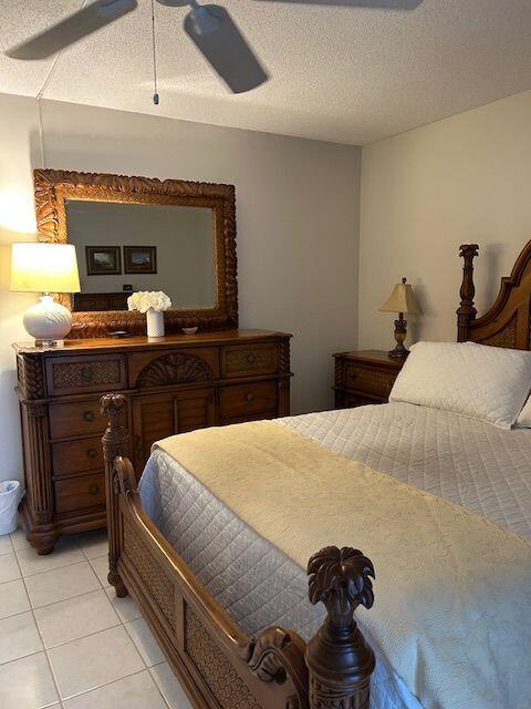 Building Photo - 2615 Garden Dr N