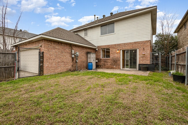 Building Photo - 704 White Oak St