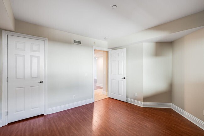 Building Photo - Beautiful 2 Bedroom 2 Bathroom Condo in La...