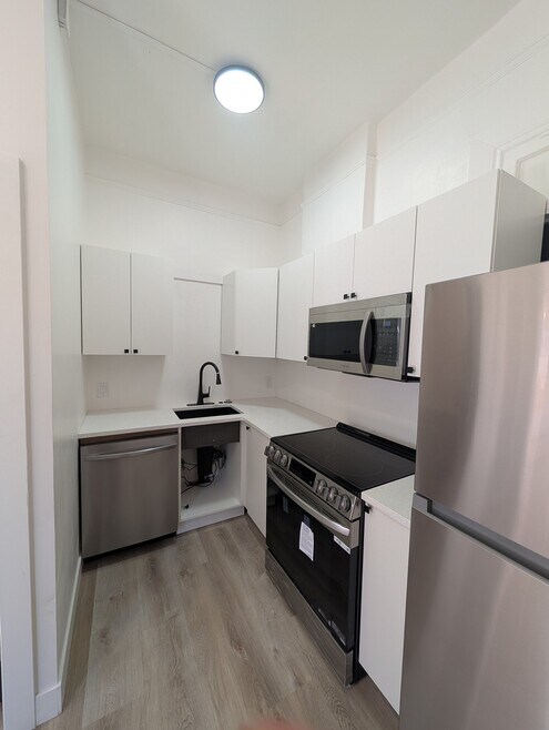 Building Photo - 657 S Washington St