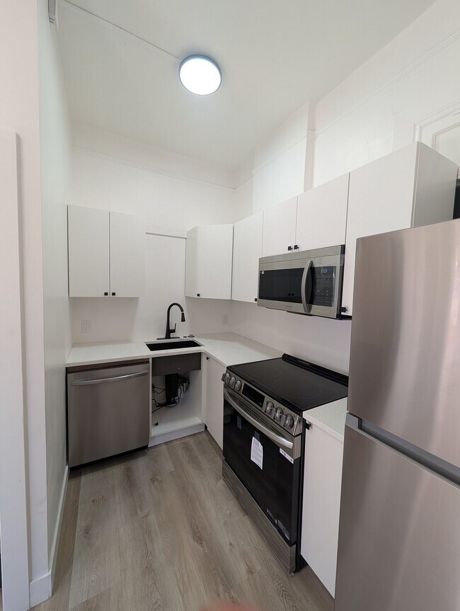 Building Photo - 657 S Washington St